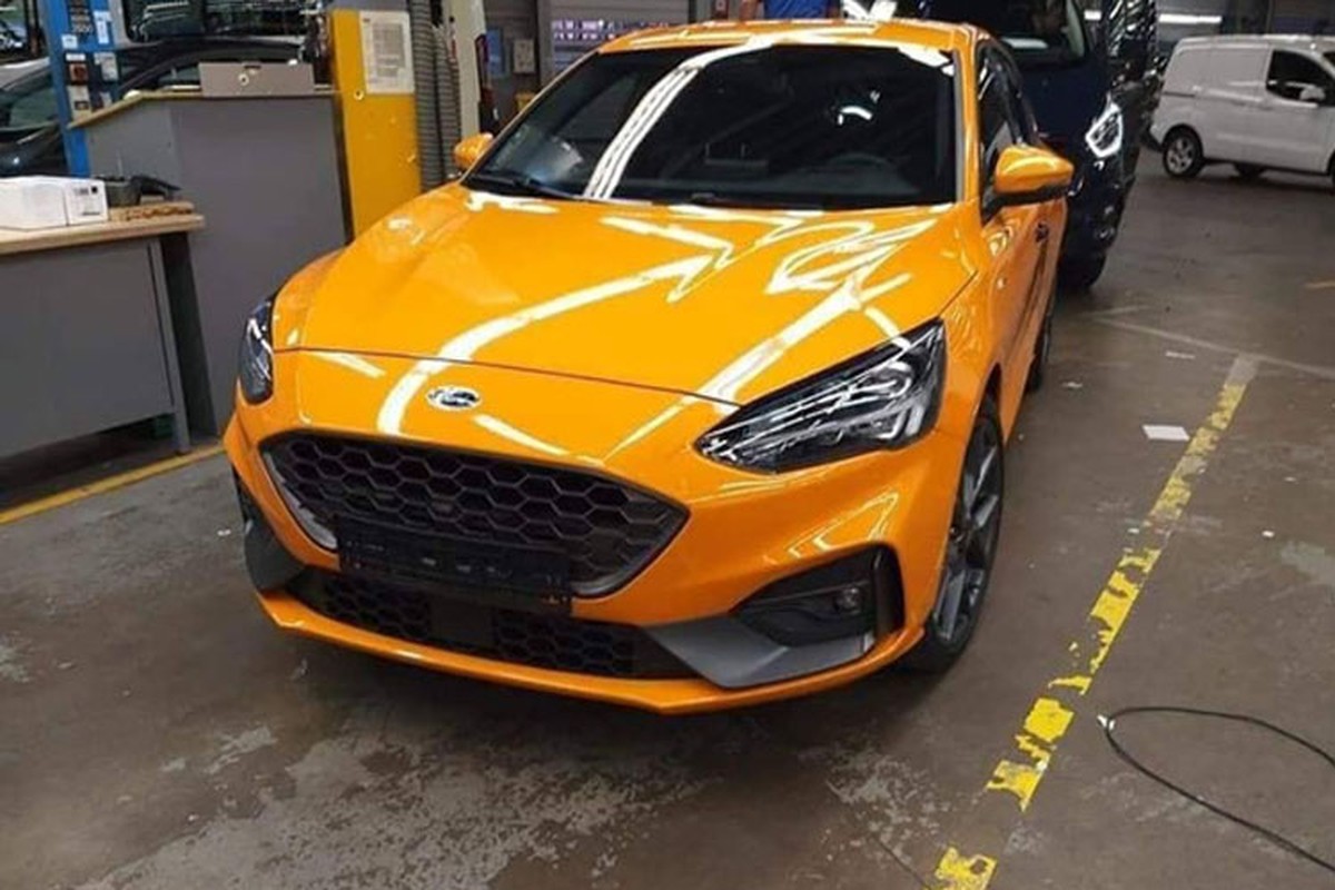 Xe Ford Focus ST 2019 bat ngo 