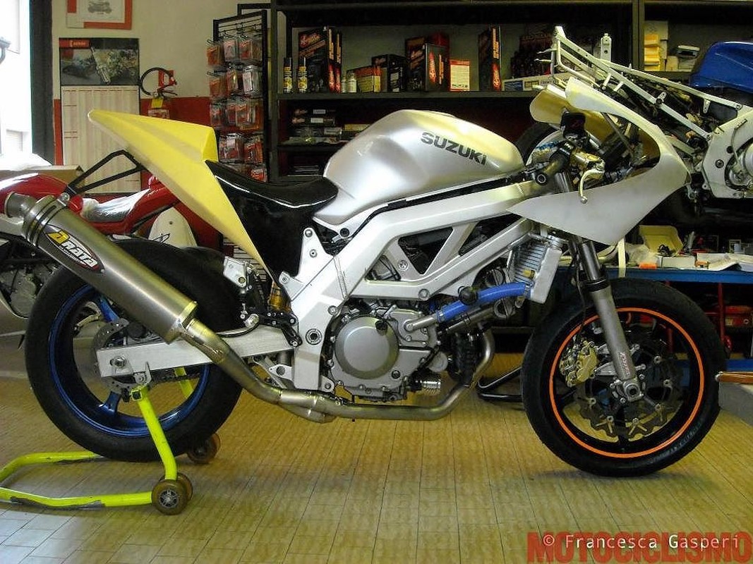 Suzuki SV650S “dong nat” bien hinh sieu moto SLR700 hang khung-Hinh-11