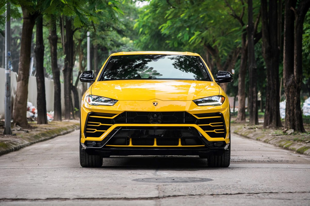 Can canh Lamborghini Urus 