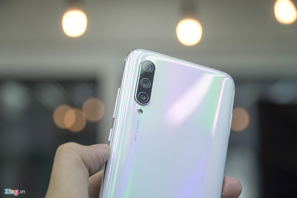 Can canh Xiaomi Mi CC9 camera selfie 32 MP gia 7 trieu dong-Hinh-6