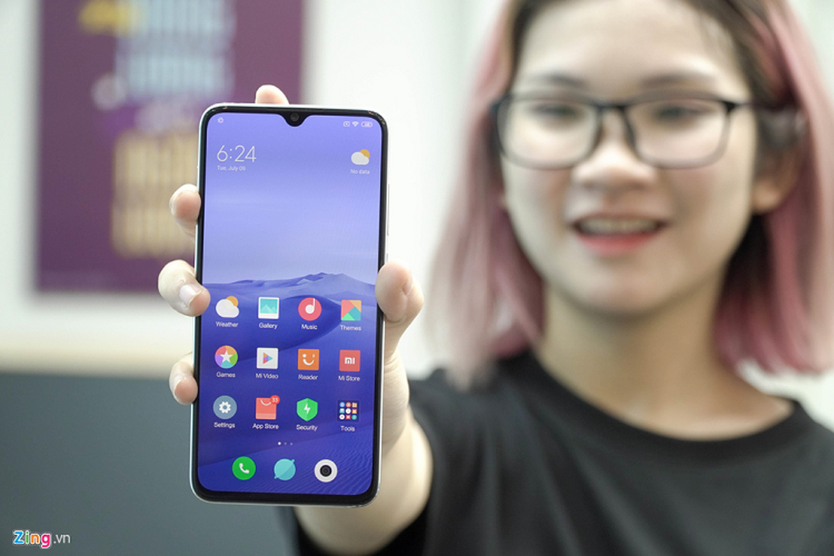 Can canh Xiaomi Mi CC9 camera selfie 32 MP gia 7 trieu dong