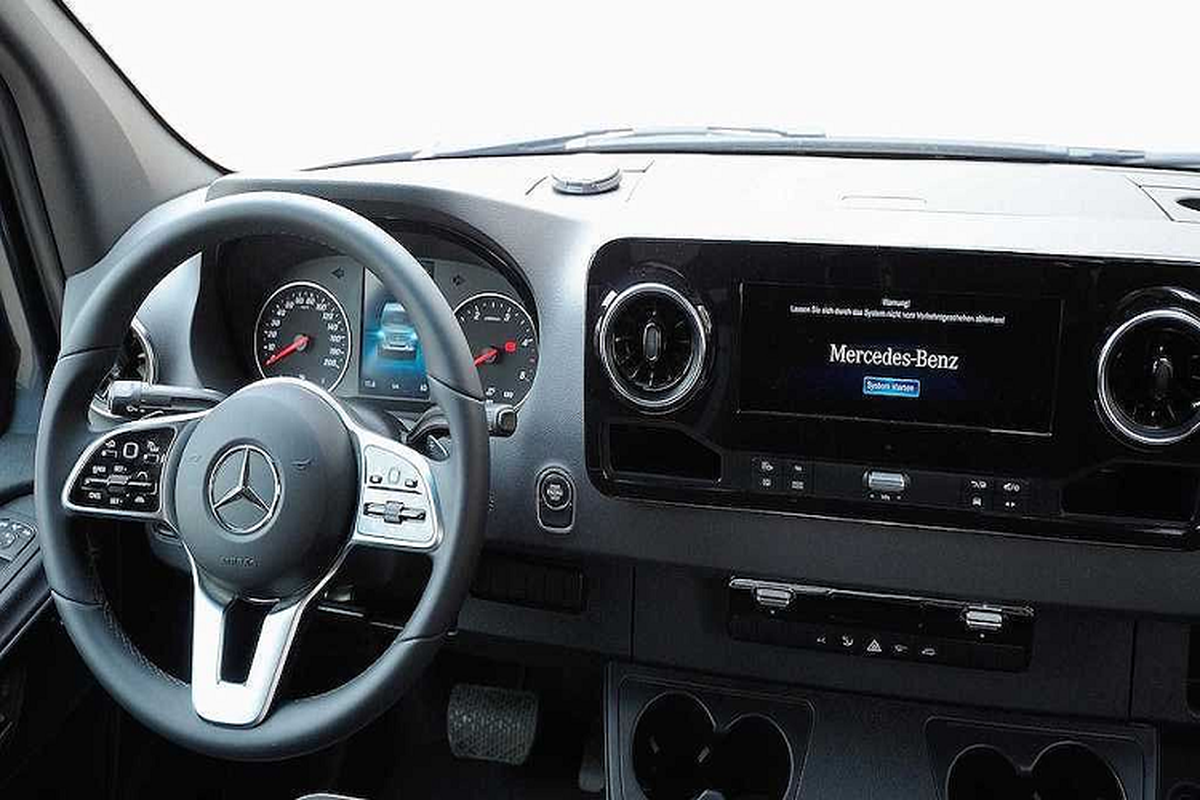 Mercedes-Benz Sprinter bien thanh nha di dong trong nhay mat-Hinh-7