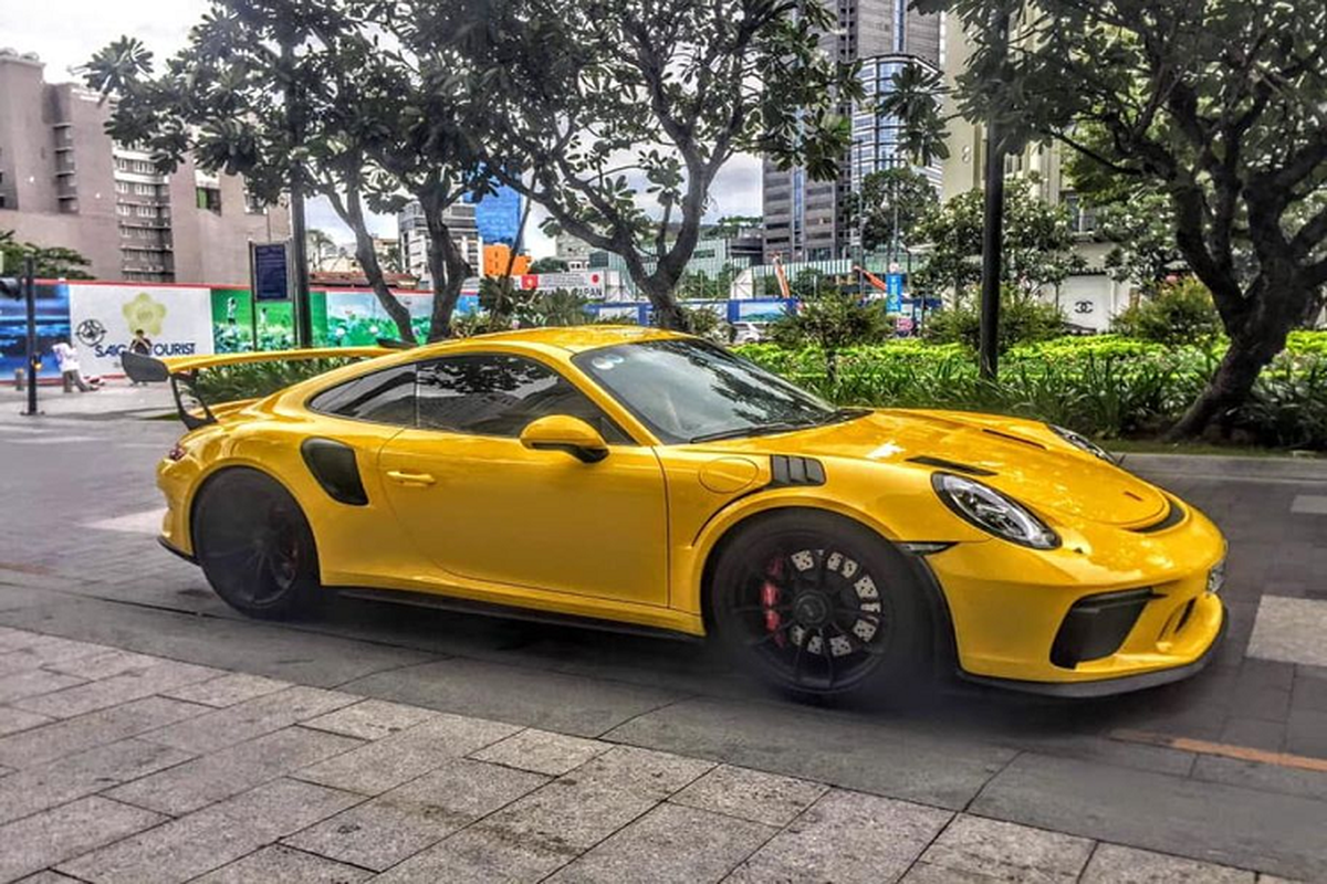 Porsche 911 GT3 RS hon 13,9 ty tai Viet Nam ra bien so