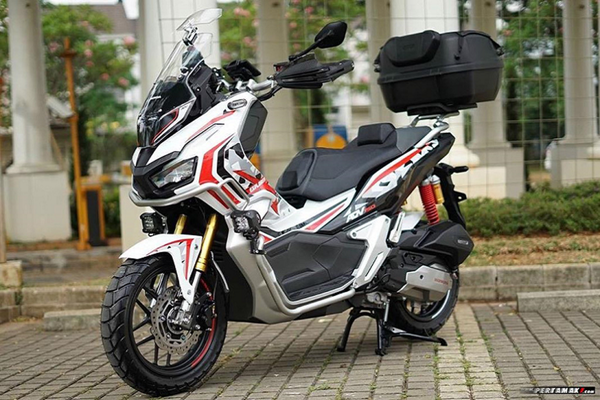 Xe ga dia hinh Honda ADV 150 do phong cach Touring