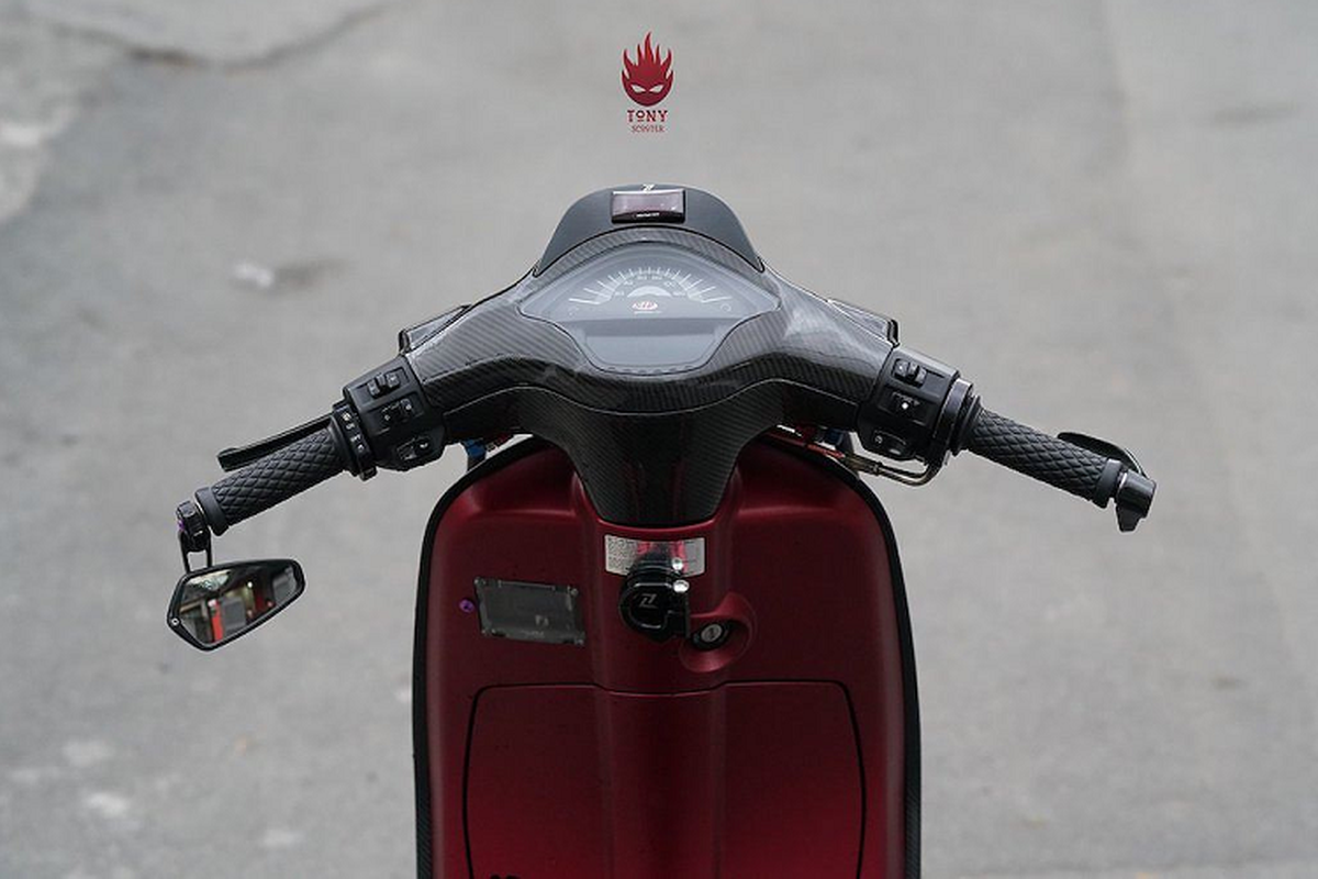 Vespa Sprint do full carbon, phong cach xe dua tai Sai Gon-Hinh-3