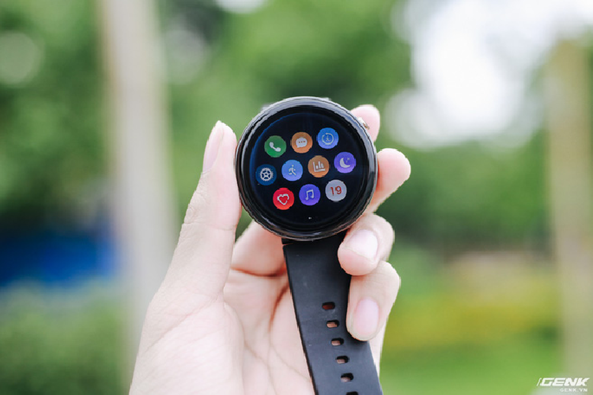 Tren tay smartwatch Amazfit Verge moi chi 3.7 trieu dong-Hinh-3