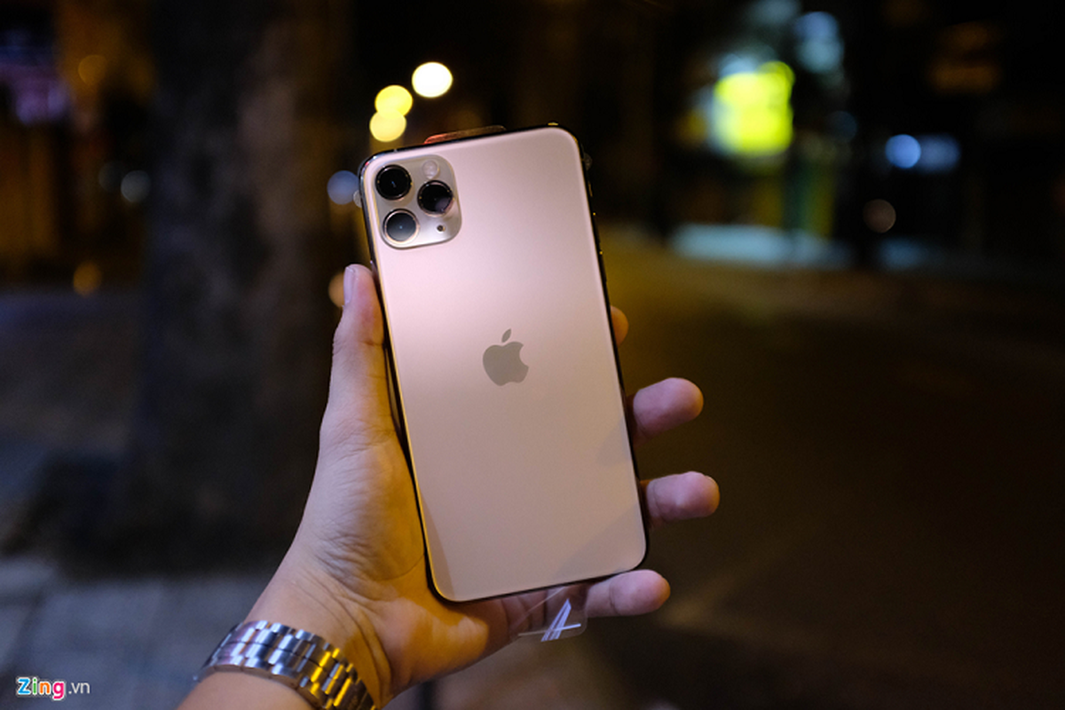 Mo hop iPhone 11 Pro Max dau tien ve VN, the gioi chua ban-Hinh-3