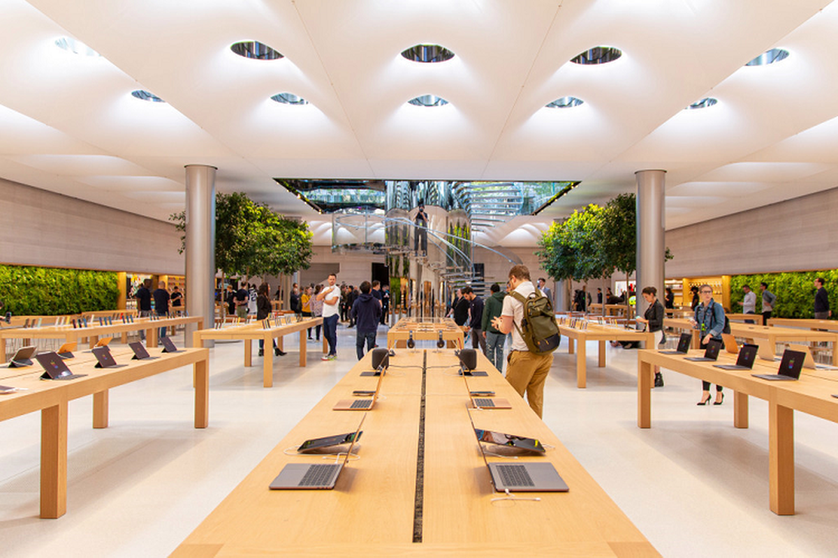 Ben trong Apple Store lon nhat the gioi vua mo cua tro lai-Hinh-7