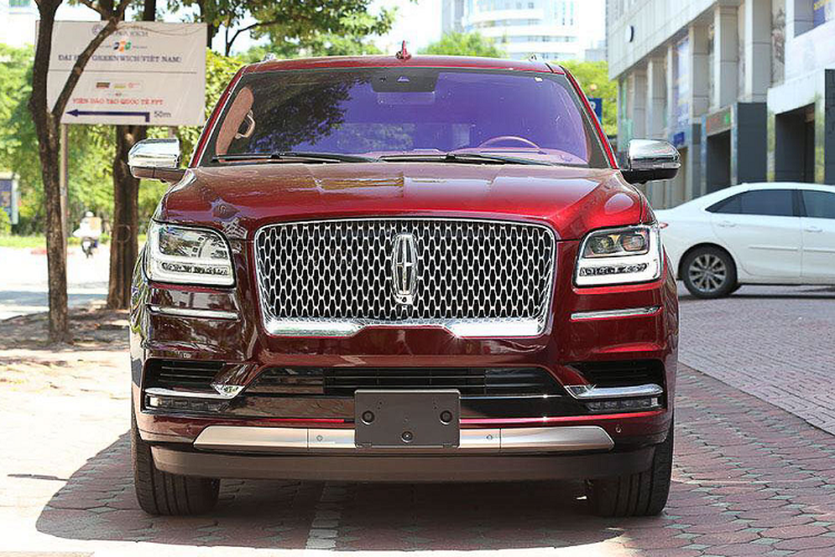 Can canh “khung long” Lincoln Navigator L Black Label tai Viet Nam