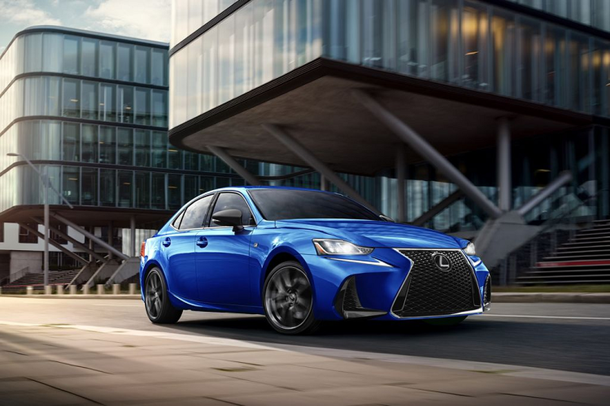 Lexus IS F-Sport 2020 phien ban Blackline ban ra tu 1,1 ty dong