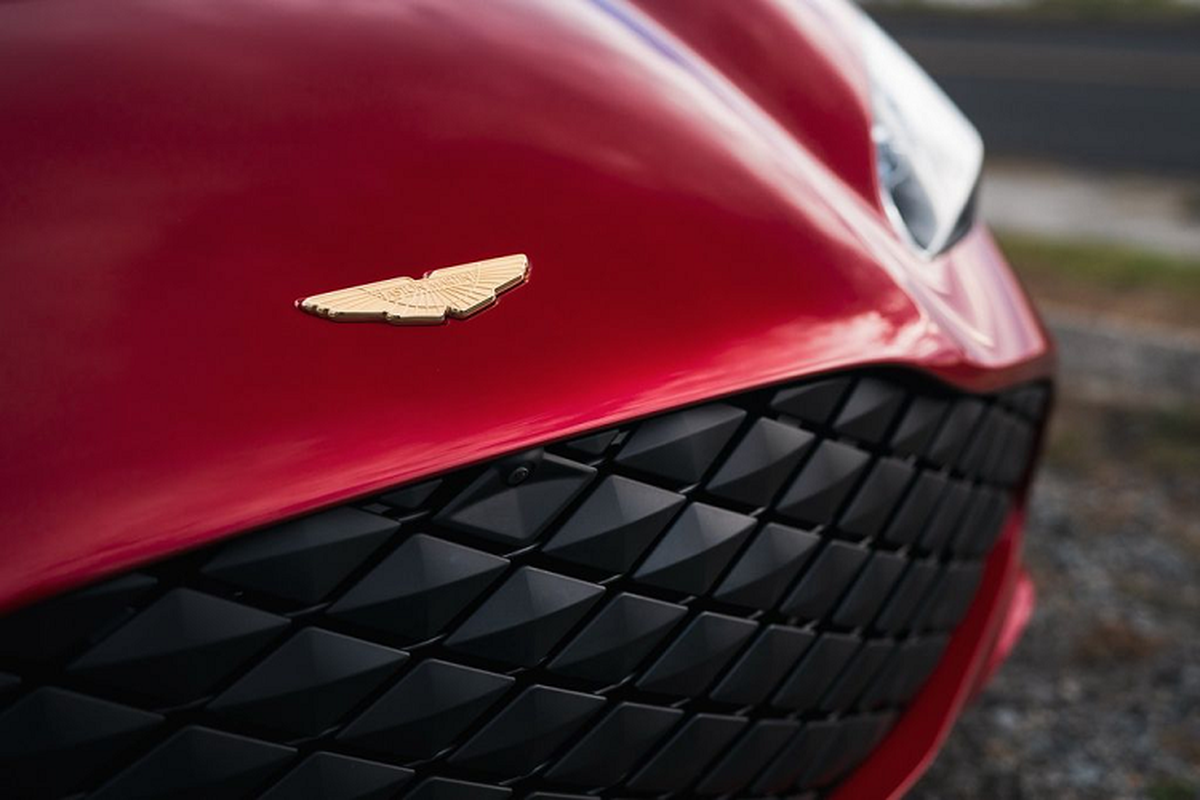 Aston Martin DBS GT Zagato tu 180 ty, dai gia cung kho mua-Hinh-5