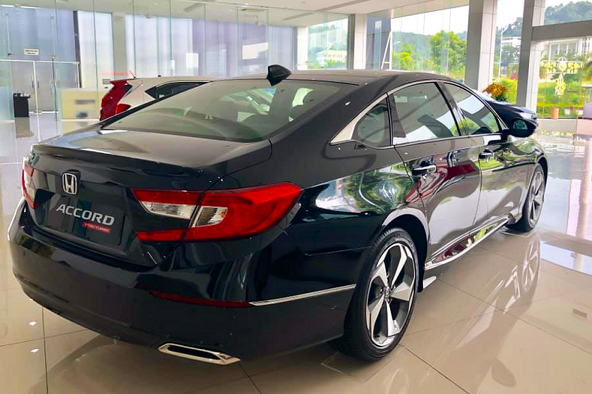 Honda Accord moi ve Viet Nam, dat hon Camry tu 94 trieu dong-Hinh-4