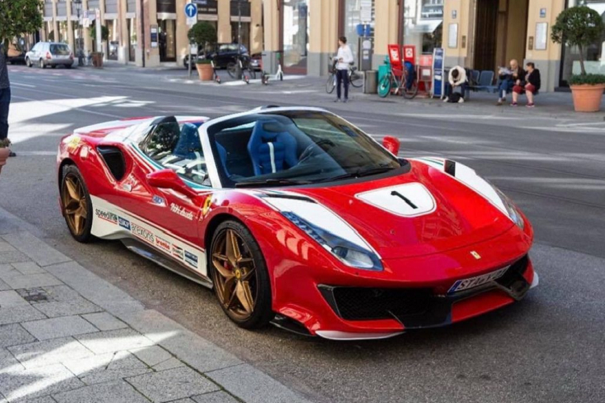 Ferrari 488 Pista Spider khoac ao sieu xe dua huyen thoai