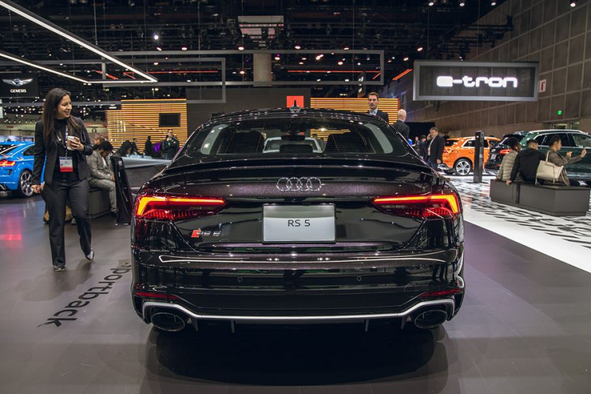 Can canh Audi RS 5 moi phien ban 