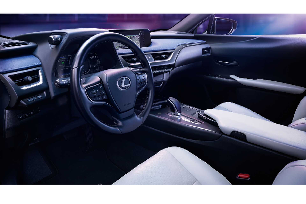 Xe dien Lexus UX 300e 2020 moi chay 400km/1 lan sac-Hinh-2