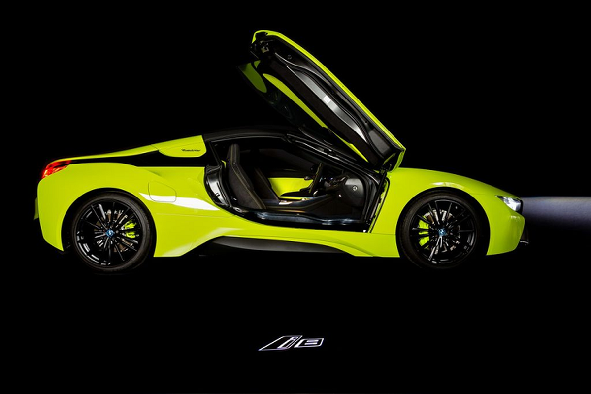 BMW i8 Roadster LimeLight Edition xanh non chuoi 