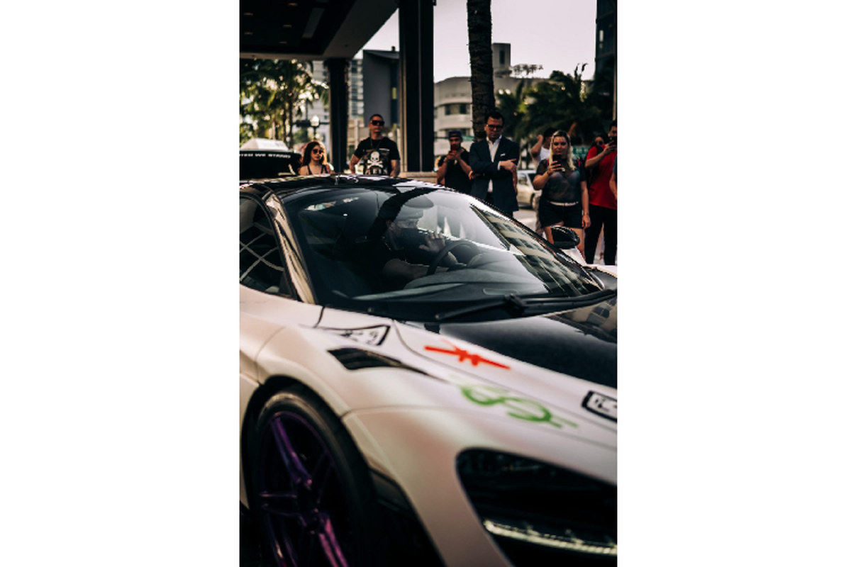 Ngam sieu xe McLaren 720S khoac ao Graffiti kich doc-Hinh-11