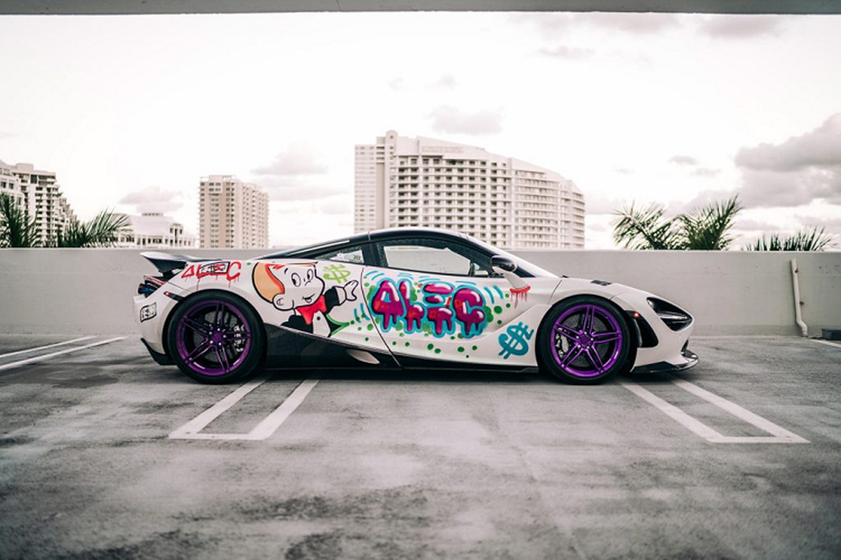 Ngam sieu xe McLaren 720S khoac ao Graffiti kich doc