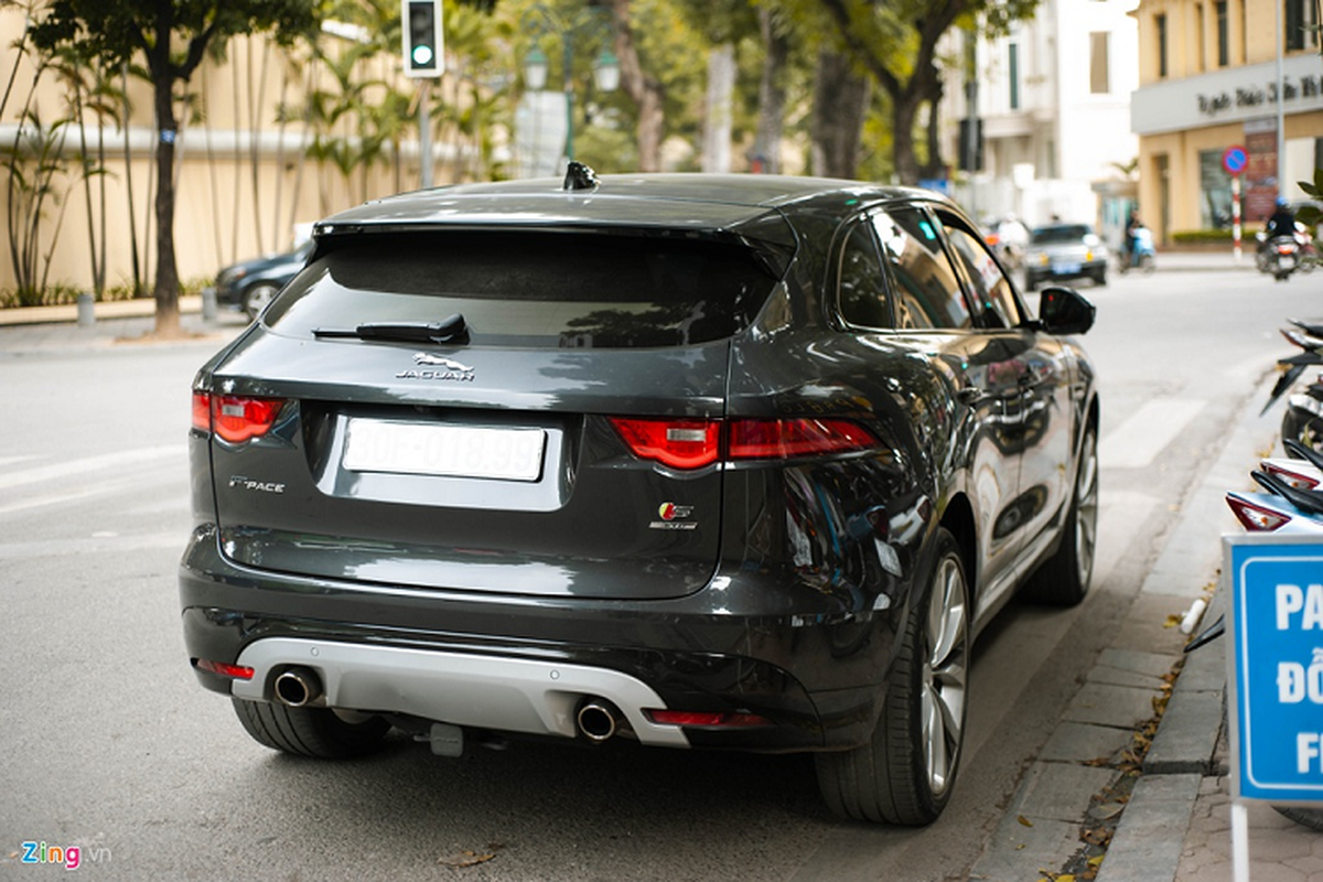 SUV Jaguar F-Pace S doc nhat Viet Nam tren pho Ha Noi-Hinh-10