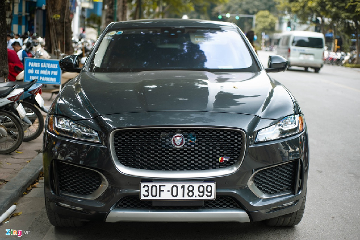 SUV Jaguar F-Pace S doc nhat Viet Nam tren pho Ha Noi-Hinh-7