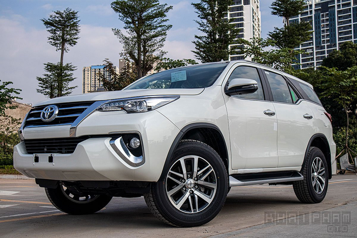 Can canh Toyota Fortuner 2020 lap rap Viet Nam, hon 1 ty dong