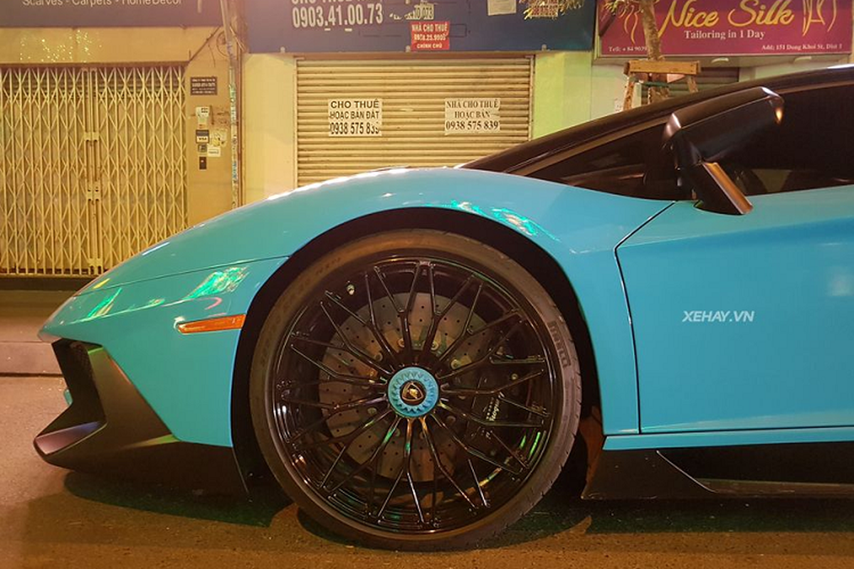 Cham mat Lamborghini Aventador SV hon 30 ty tai Viet Nam-Hinh-3