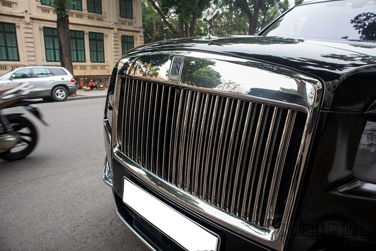 Rolls-Royce Cullinan hon 40 ty do Black Badge tai Ha Noi-Hinh-3