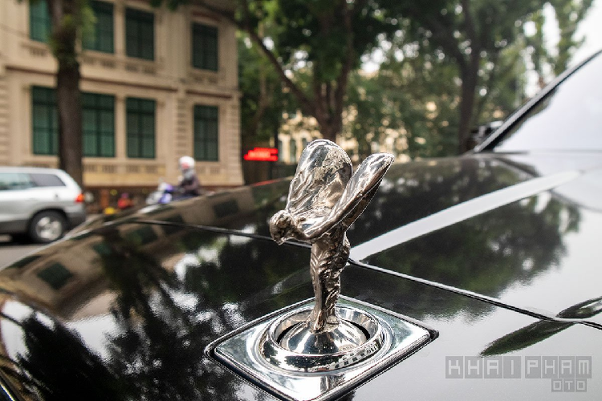 Rolls-Royce Cullinan hon 40 ty do Black Badge tai Ha Noi-Hinh-4