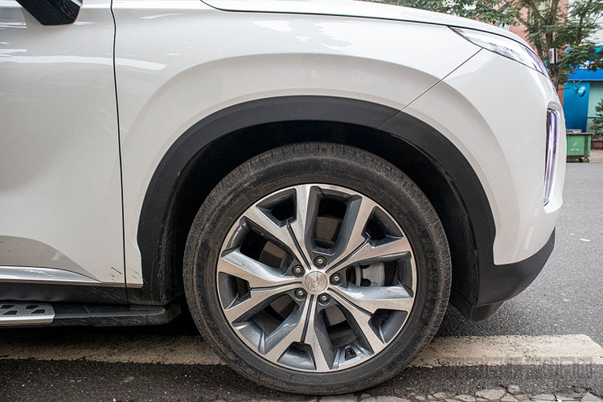 Xe Hyundai Palisade tien ty lan banh tren pho Ha Noi-Hinh-7