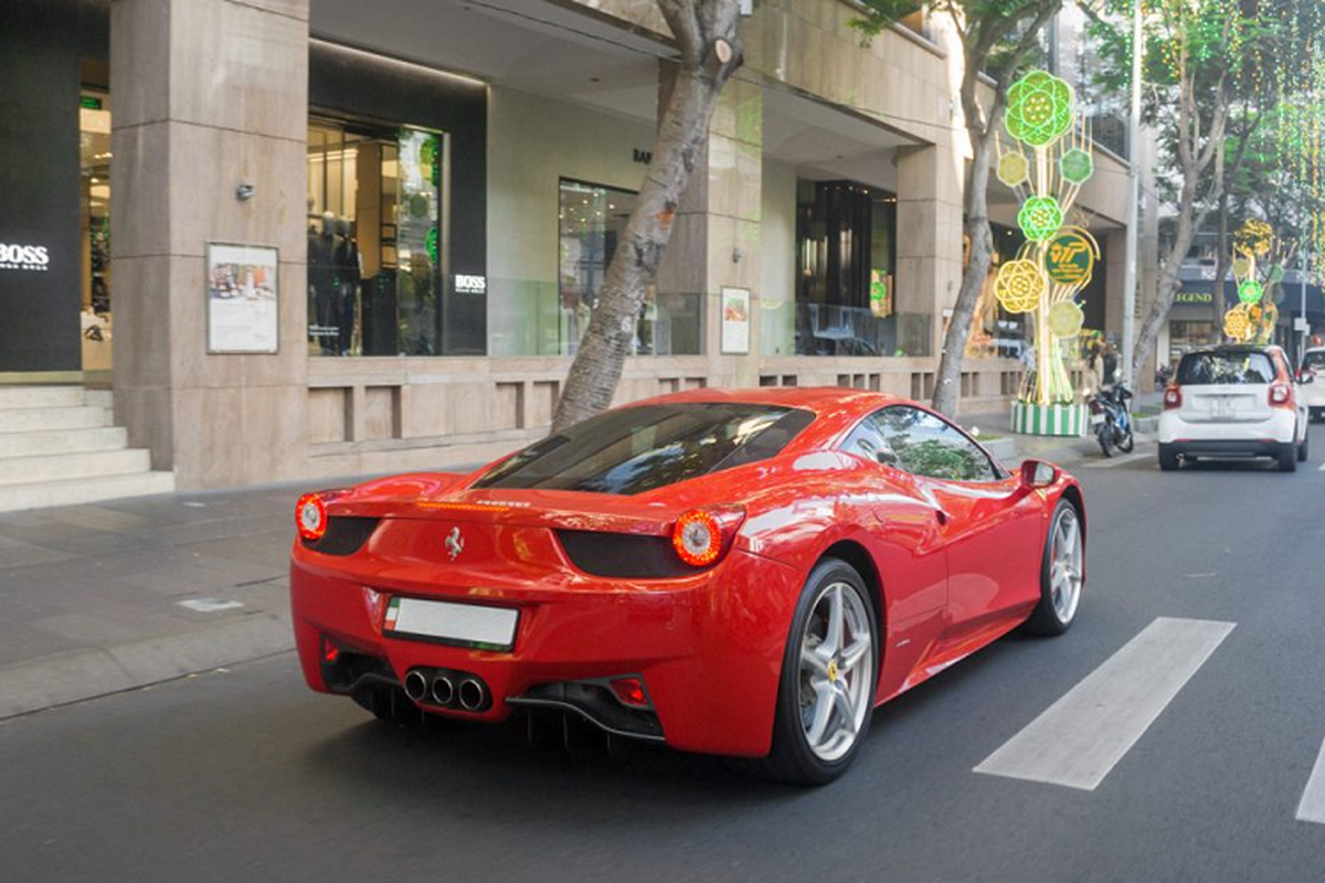 Sieu xe Ferrari 458 Italia tien ty tren pho Sai Gon-Hinh-3