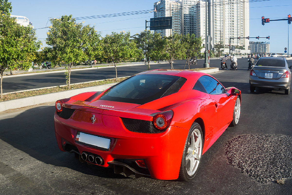 Sieu xe Ferrari 458 Italia tien ty tren pho Sai Gon-Hinh-5