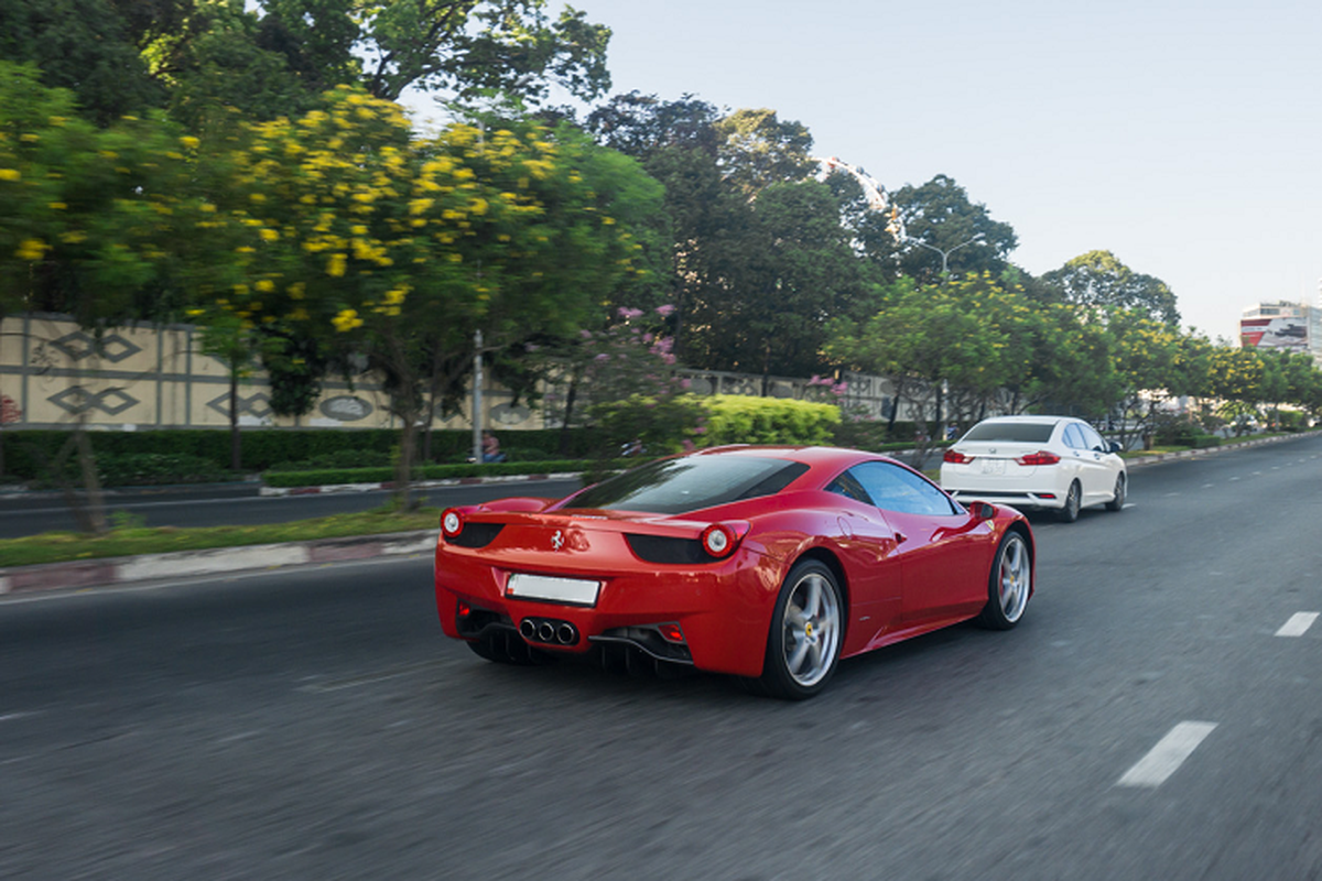 Sieu xe Ferrari 458 Italia tien ty tren pho Sai Gon-Hinh-6