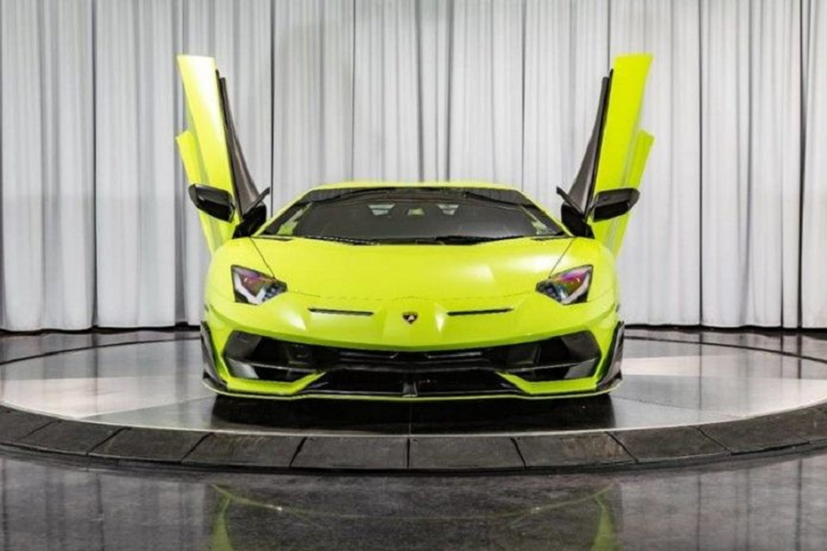 Sieu xe Lamborghini Aventador SVJ son da quang cuc hiem