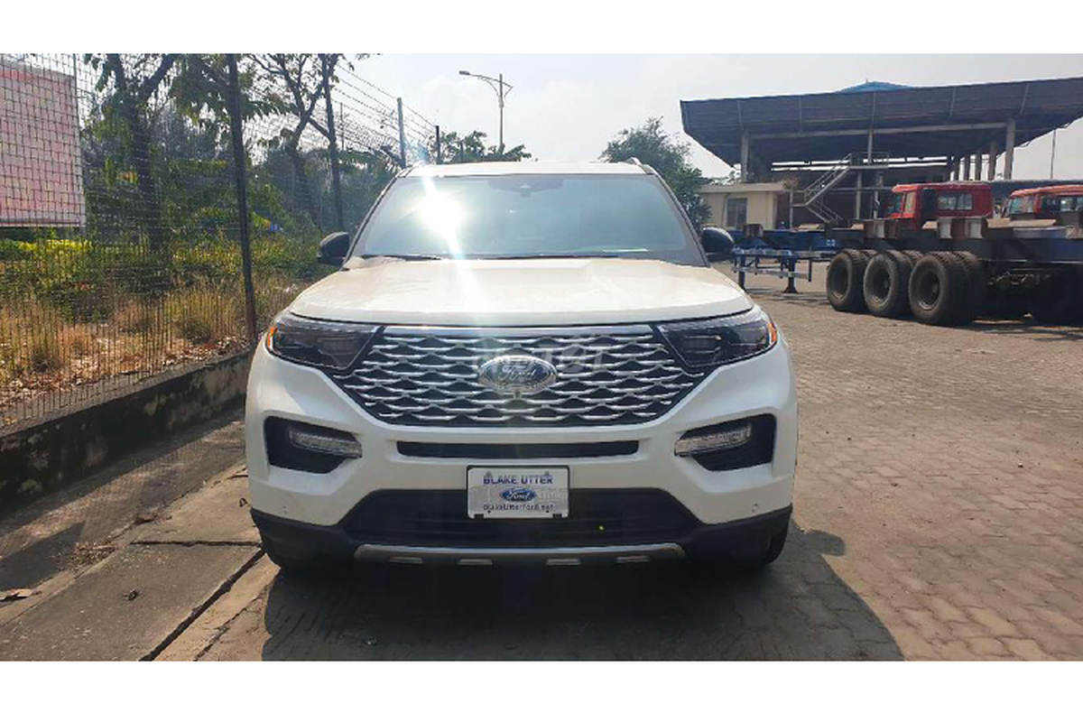 Can canh Ford Explorer Platinum 2020 hon 4 ty tai Viet Nam