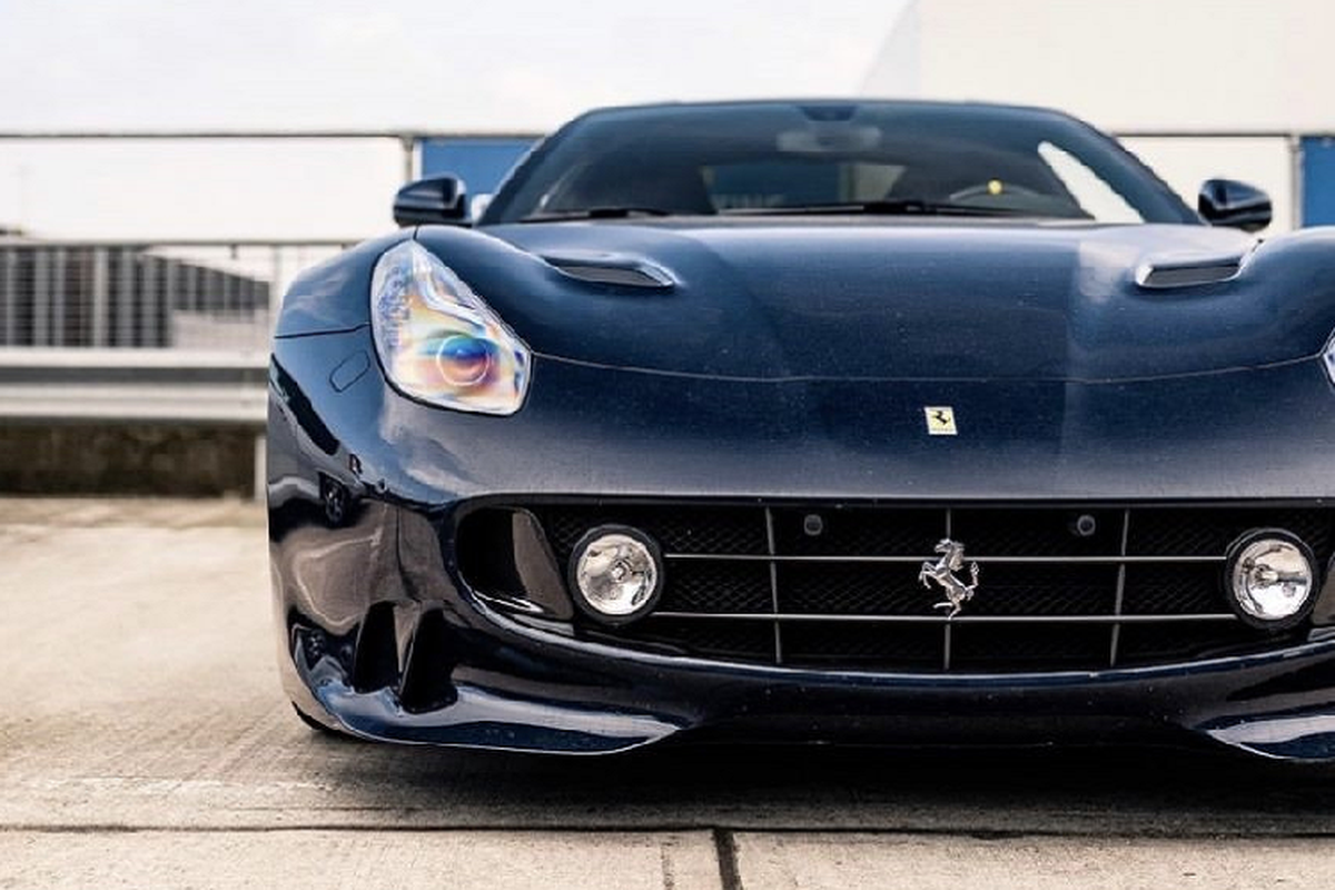 Sieu xe Ferrari F12tdf doi mau son, do ca can truoc day la lam-Hinh-8