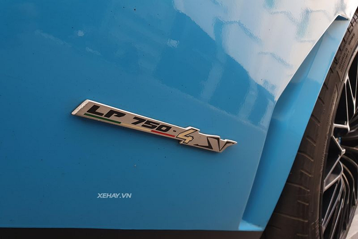 Lamborghini Aventador SV hon 30 ty 