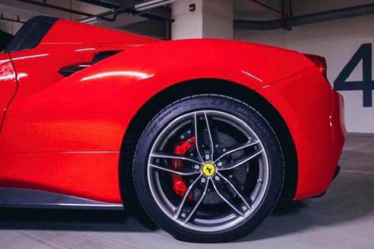 Sieu xe Ferrari 488 Spider chi hon 8 ty dong o Sai Gon-Hinh-4