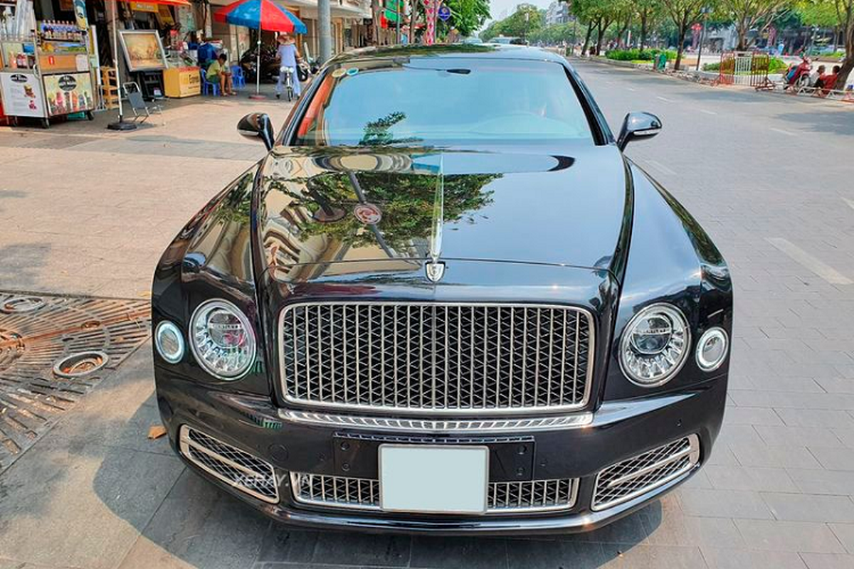 Bentley Mulsanne W.O. Edition doc nhat Viet Nam tren pho Sai Gon