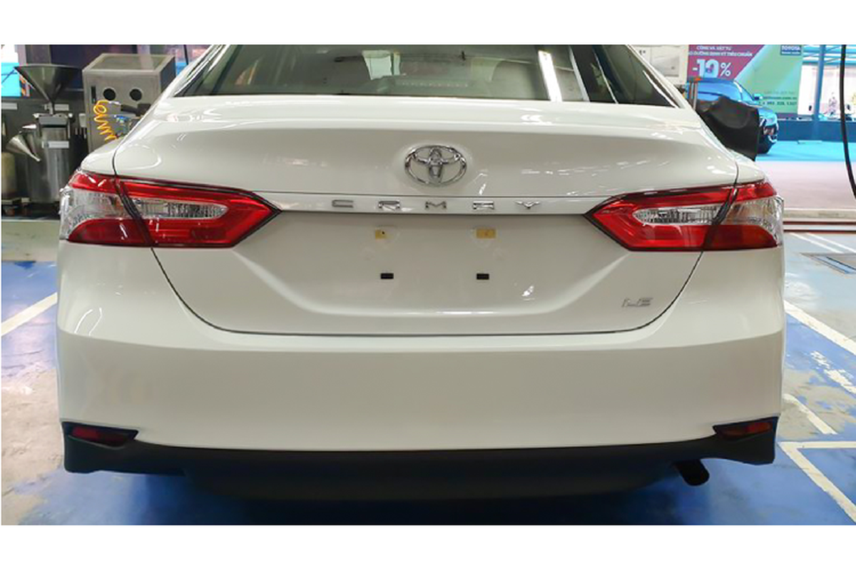 Can canh xe canh sat Toyota Camry 2020 moi tai Viet Nam-Hinh-3