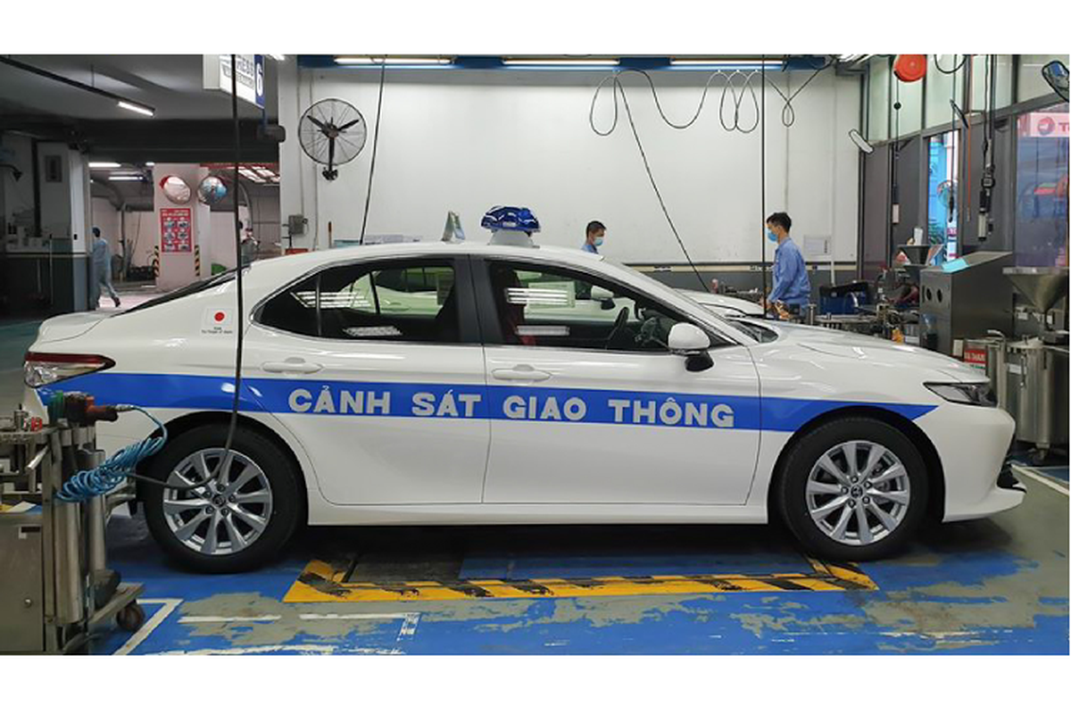 Can canh xe canh sat Toyota Camry 2020 moi tai Viet Nam-Hinh-6