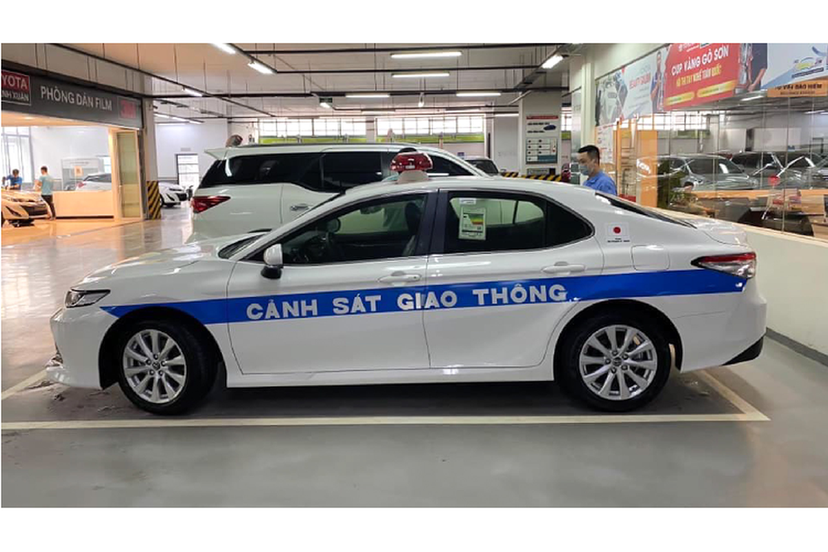 Can canh xe canh sat Toyota Camry 2020 moi tai Viet Nam-Hinh-7