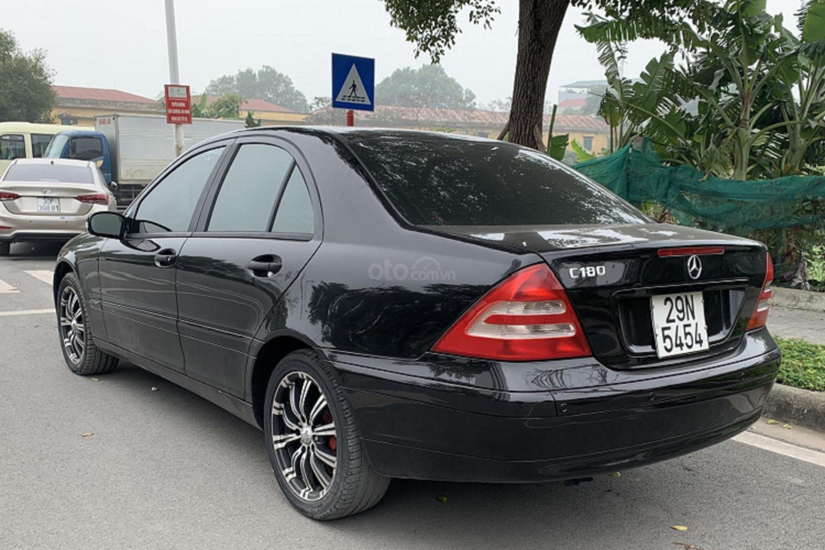 Xe sang Mercedes C 180 cu chi 175 trieu dong tai Ha Noi-Hinh-3