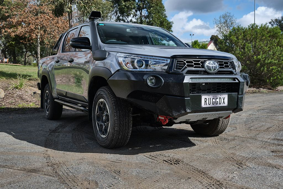 Toyota Hilux Black Bison 2020 co du suc “ham doa