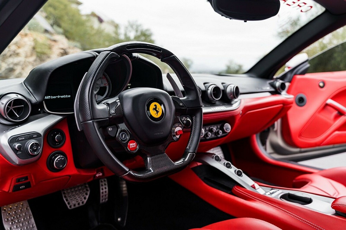 Sieu xe Ferrari F12 Berlinetta do chao ban 329.800 USD-Hinh-3