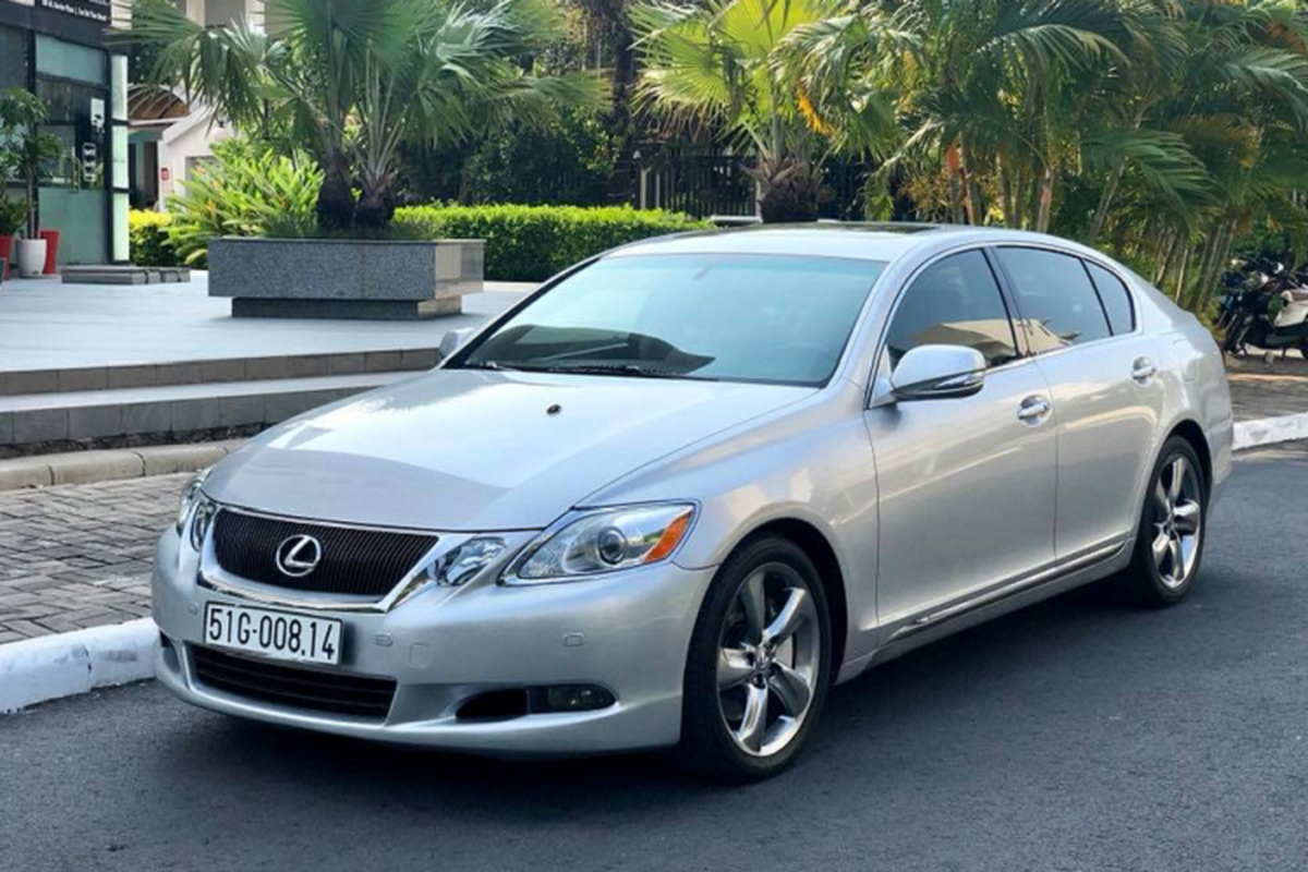 Lexus GS 350 sau 12 nam lan banh ban 700 trieu o Sai Gon