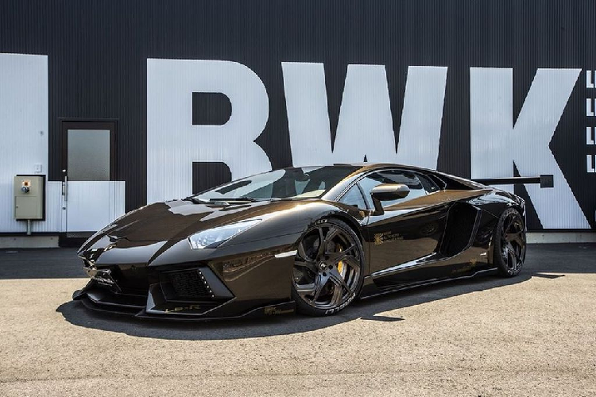 Ngam sieu xe Lamborghini Aventador mau dac biet tu Liberty Walk