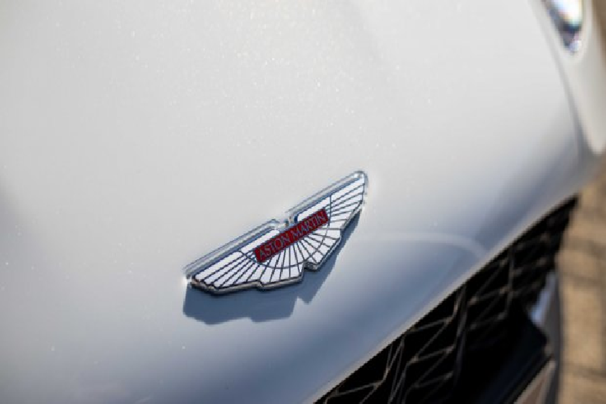 Sieu xe Aston Martin Vanquish Zagato Volante ban 