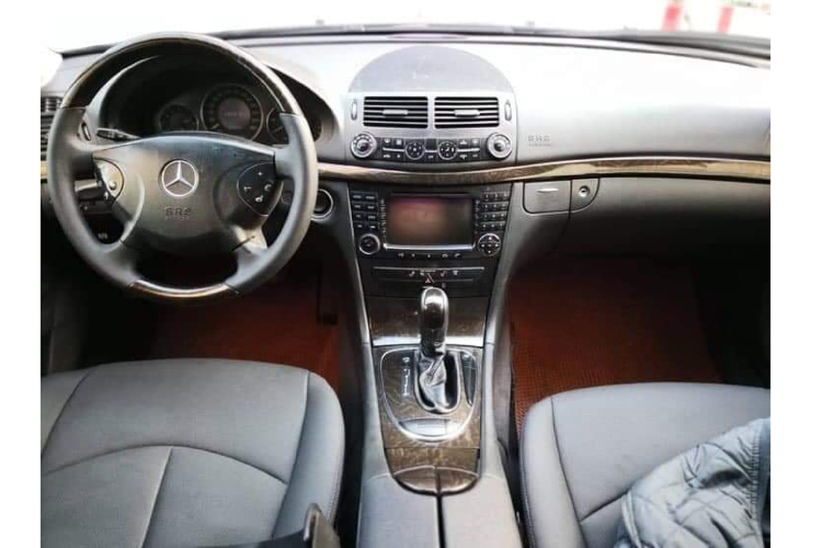 Xe sang Mercedes-Benz E220 may dau chi hon 460 trieu o Ha Noi-Hinh-4