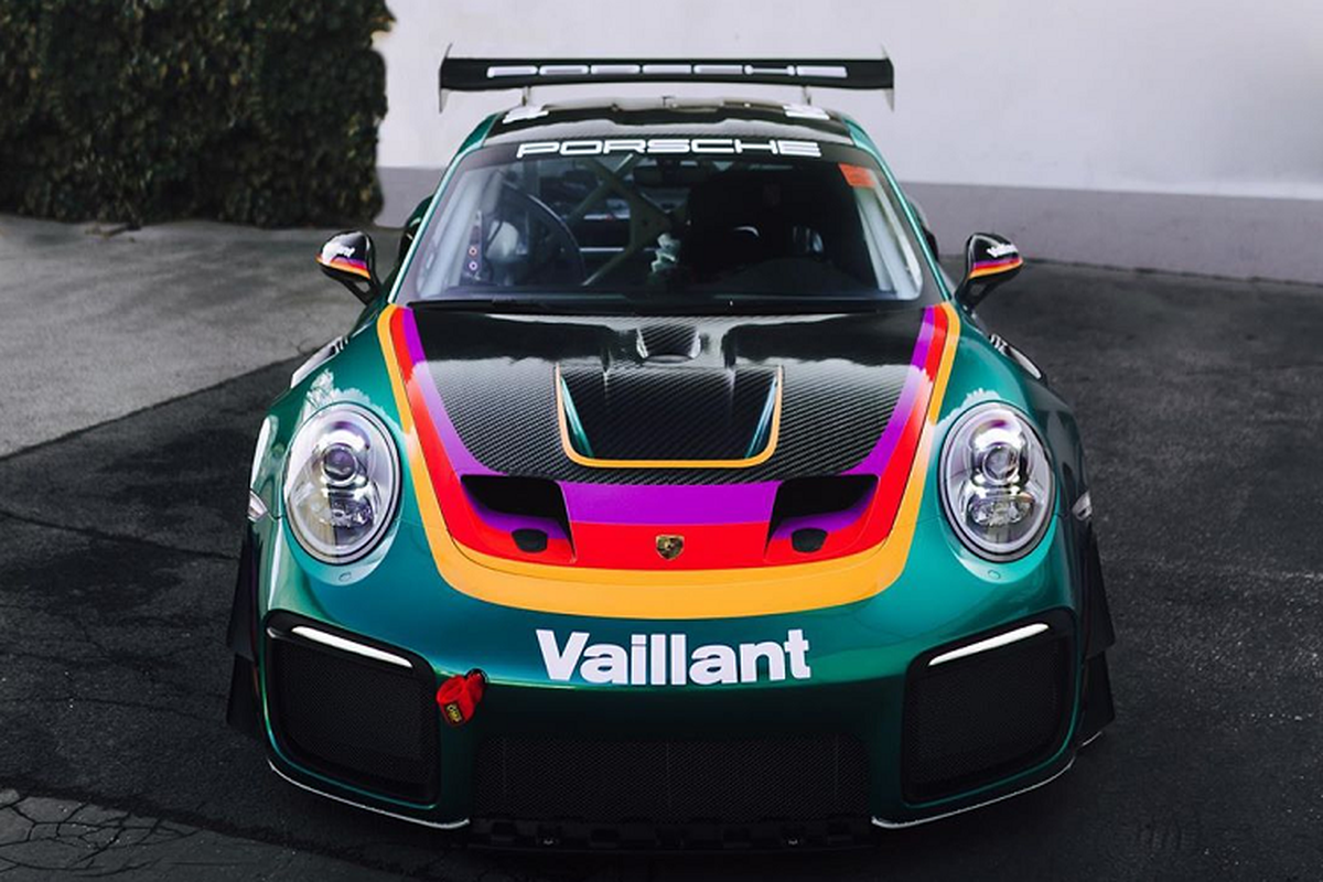 Porsche 911 GT2 RS Clubsport “Vaillant” khoac mau ao huyen thoai-Hinh-2