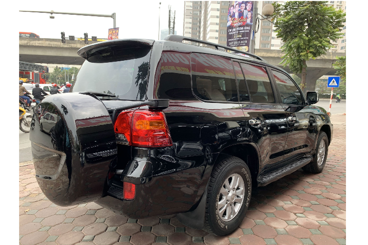 Toyota Land Cruiser chay 12 nam 